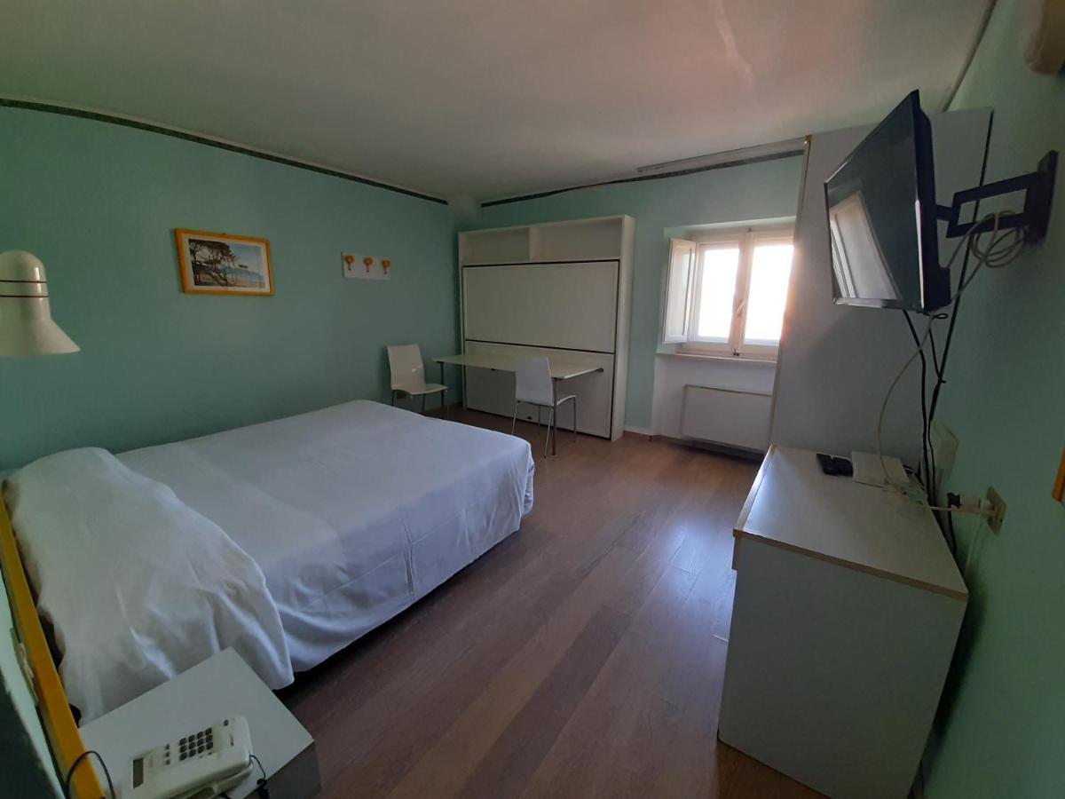 Elba 3*